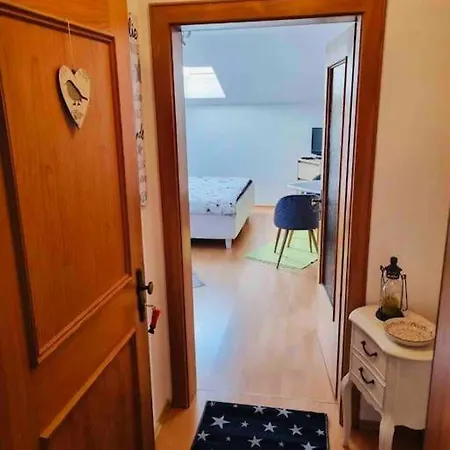 Modernes 1 Zi. Fuer 2 Personen Mit Balkon *