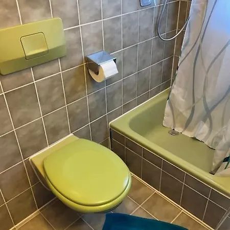 Modernes 1 Zi. Fuer 2 Personen Mit Balkon *